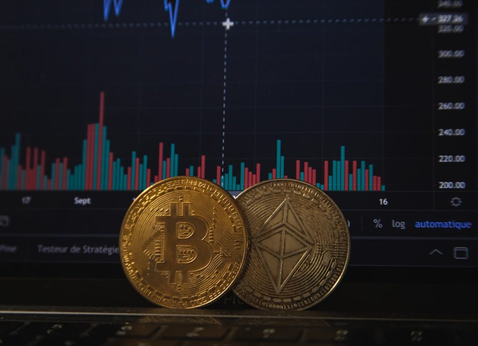 Beginner's Guide to Solana DeFi and Decentralized Exchanges: Your First Steps — Photo by Pierre Borthiry - Peiobty on Unsplash